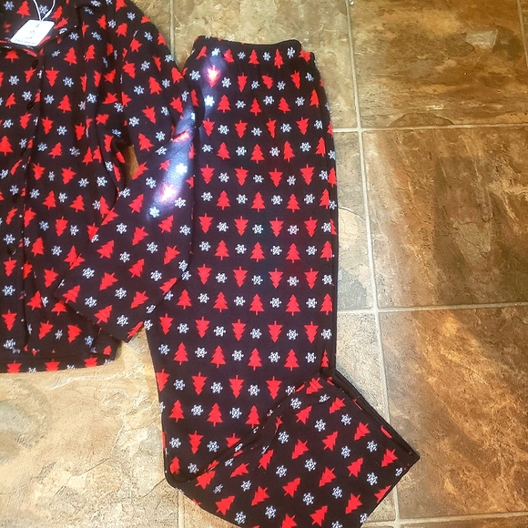CHRISTMAS TREES SOFT PLUSH PAJAMAS - Picture 4 of 4